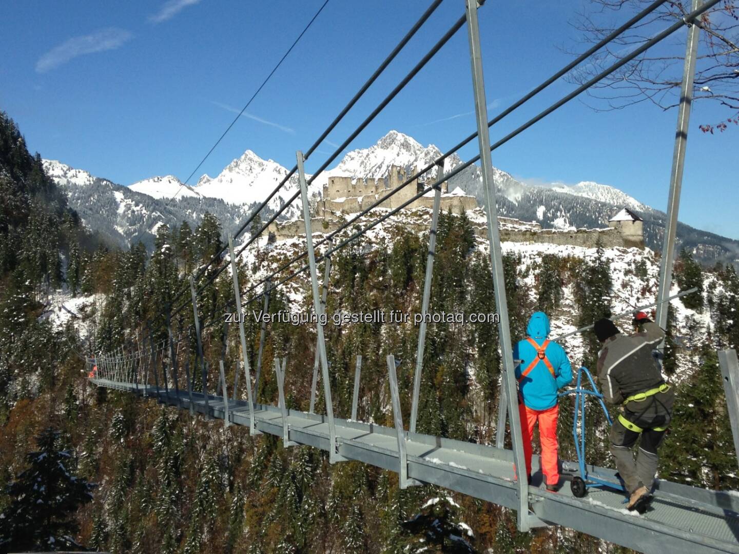 Tourismusverband Naturparkregion Reutte: Kopf-an-Kopf-Rennen um die längste Fußgängerhängebrücke der Welt - highline179 oder die Brücke beim Wanjiazhai Dam