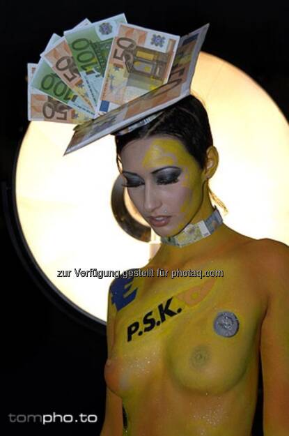 Bodypainting the Post (by Mike Shane). Mehr unter http://finanzmarktfoto.at/page/index/185 (c) tompho.to (31.01.2013) 