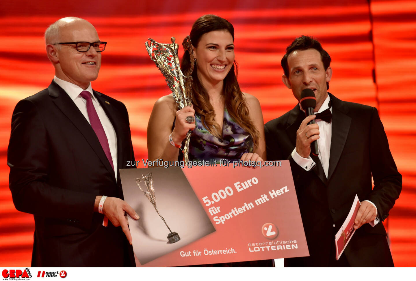 Karl Stoss (Oesterreichische Lotterien), Mirna Jukic, Tom Walek. Lotterien Gala Nacht des Sports, Sportlerin mit Herz
Photo: Gepa pictures/ Michael Riedler