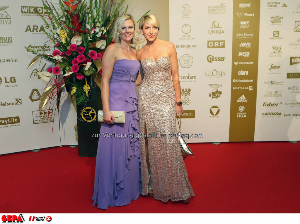 Nicole Hosp (AUT) und  Heather Mills. Photo: GEPA pictures/ Christian Walgram, ©  Gepa pictures/ Michael Riedler (31.10.2014) 