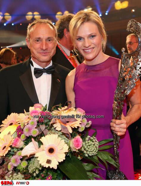 Anton Schutti (Sporthilfe) und Marlies Schild. Photo: GEPA pictures/ Christian Walgram, ©  Gepa pictures/ Michael Riedler (31.10.2014) 