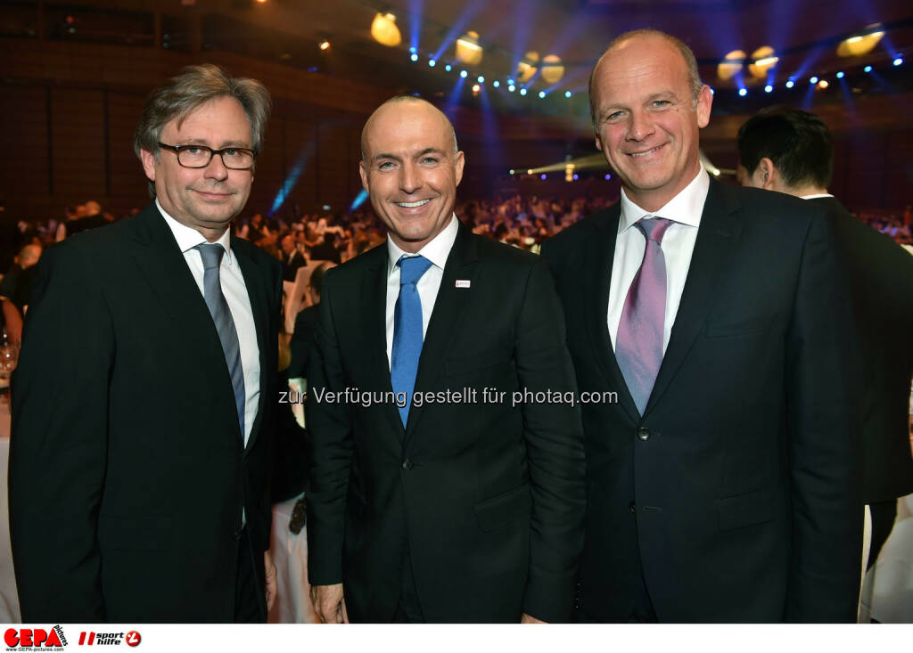 Alexander Wrabetz (ORF), Minister Gerald Klug und Herwig Straka (Emotion). Photo: GEPA pictures/ Michael Riedler, ©  Gepa pictures/ Michael Riedler (31.10.2014) 