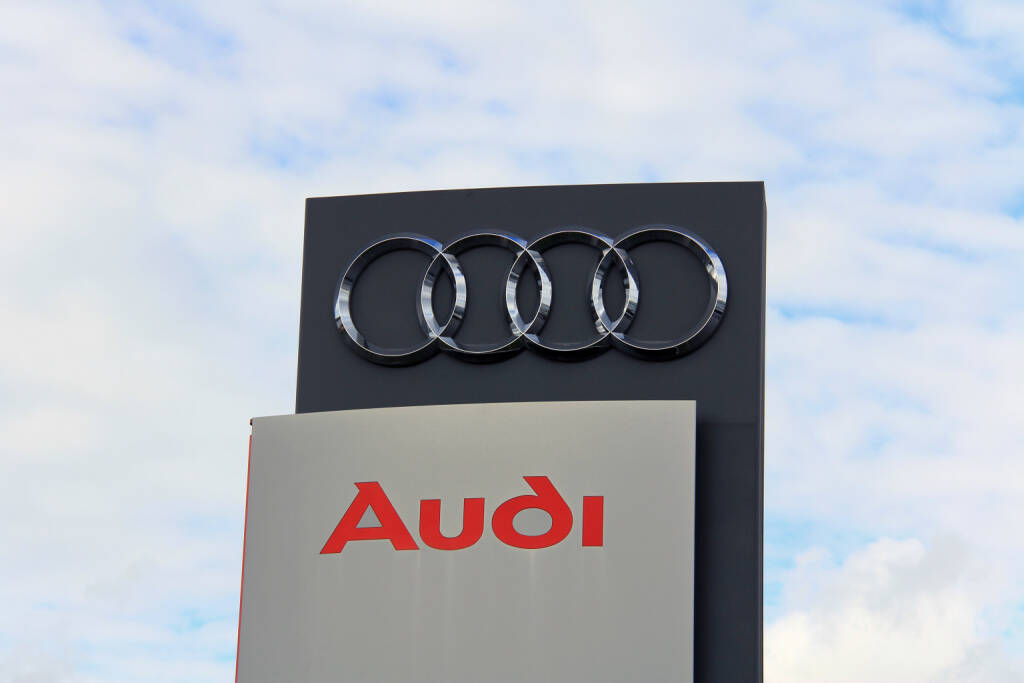 Audi, vier Ringe <a href=http://www.shutterstock.com/gallery-576805p1.html?cr=00&pl=edit-00>Taina Sohlman</a> / <a href=http://www.shutterstock.com/editorial?cr=00&pl=edit-00>Shutterstock.com</a>, © www.shutterstock.com (31.10.2014) 