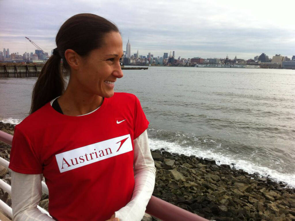 Austrian - in New Jersey... mit schönem Ausblick hinüber auf Manhattan...wo sie morgen beim NYC Marathon starten wird. https://www.facebook.com/?ref=br_tf, © Diverse  (01.11.2014) 