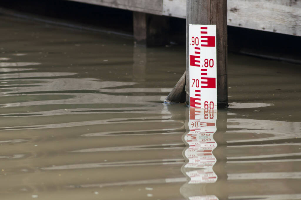 high water mark, Hochwasser, Wasserstand, Pegel, Wasser, http://www.shutterstock.com/de/pic-122267140/stock-photo-water-level-meter-at-high-level.html, © www.shutterstock.com (23.03.2025) 