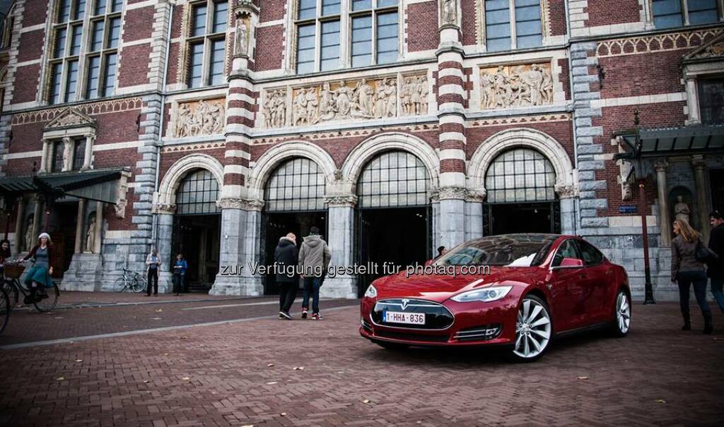 Model S at Rijksmuseum in Amsterdam.  Source: http://facebook.com/teslamotors, © Aussender (02.11.2014) 