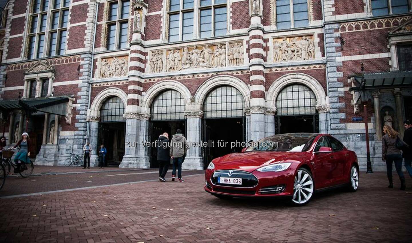 Model S at Rijksmuseum in Amsterdam.  Source: http://facebook.com/teslamotors