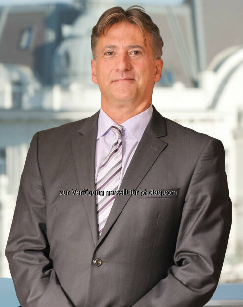 Peter Pavlicek (55) ist ab sofort als Relationship Manager Wholesale bei Spängler IQAM Invest tätig, Er bringt in die aktuelle Funktion über 20 Jahre Berufserfahrung in der Finanzbranche mit. Peter Pavlicek war bereits als Relationship Manager, Portfolioverwalter und Fondsmanager tätig. Darüber hinausgehend ist er allgemein beeideter und zertifizierter Sachverständiger unter anderem für das Wertpapier- und Fondsgeschäft.
 
Nach dem Abschluss seines Betriebswirtschaftsstudiums promovierte Peter Pavlicek an der Wirtschaftsuniversität Wien. Der Finanzexperte war als Fonds- und Vertriebsmanager für Raiffeisen Capital Markets, Raiffeisen Zentralbank und Bank Gutmann tätig. Als Leiter Institutional Sales und danach als langjähriger Geschäftsführer der BAWAG P.S.K. Invest GmbH war er unter anderem für Vertrieb und Risk Controlling zuständig. Zuletzt war Peter Pavlicek Geschäftsführer der Merito Financial Solutions.
 
„Wir freuen uns, mit Herrn Pavlicek einen kompetenten Spezialisten und Kenner der österreichischen Finanzbranche für diese verantwortungsvolle Aufgabe gewonnen zu haben“, so Markus Ploner, CFA, MBA, Geschäftsführer der Spängler IQAM Invest., © Aussender (03.11.2014)