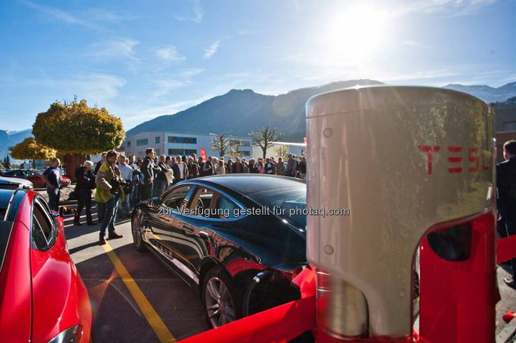 Switzerland now has 4 Superchargers. Last weekend we officially opened the Supercharger in Beckenried and Maienfeld.  Source: http://facebook.com/teslamotors, © Aussender (04.11.2014) 