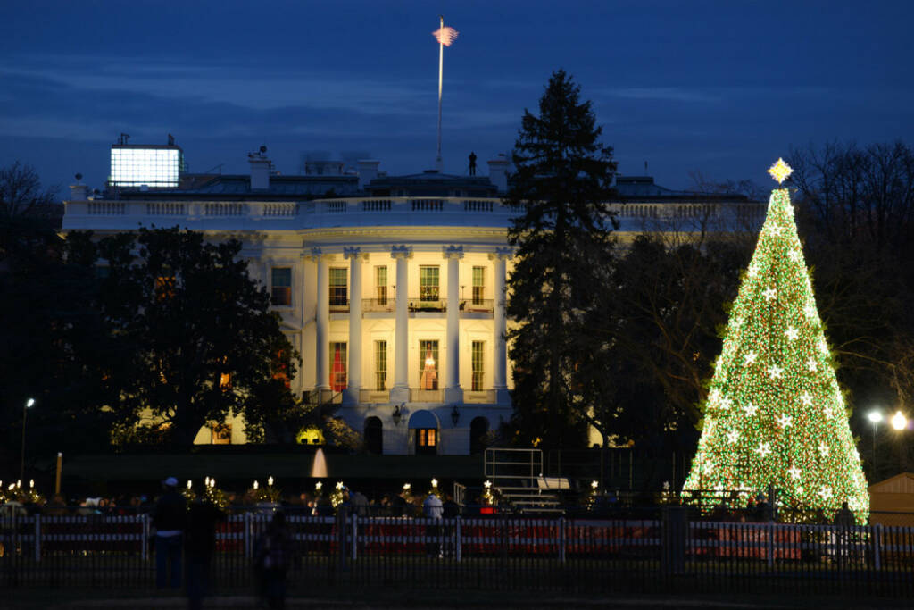 Weihnachten, USA; Washington, Weisses Haus, Christbaum, Weihnachtsbaum, Beleuchtung, http://www.shutterstock.com/de/pic-152126825/stock-photo-the-white-house-in-christmas-washington-dc-united-states.html, © www.shutterstock.com (05.11.2014) 