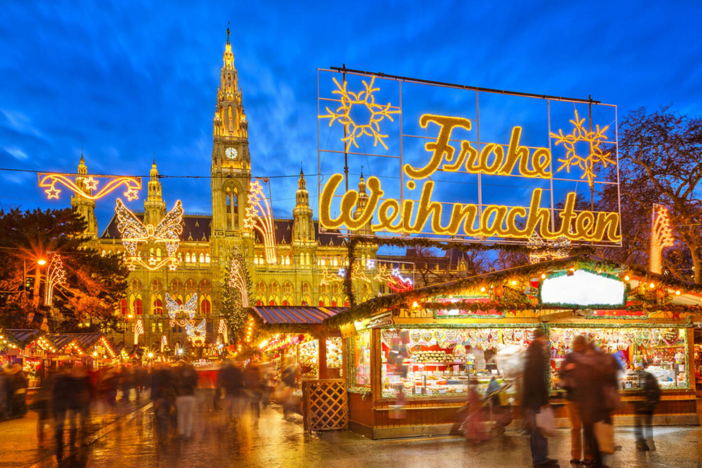 Weihnachten, Weihnachtsmarkt, Adventmarkt, http://www.shutterstock.com/de/pic-161744594/stock-photo-traditional-christmas-market-in-vienna-austria.html