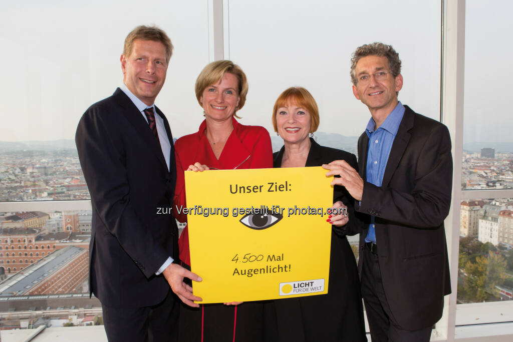 Julian M. Hadschieff, CEO PremiQaMed Group; Karin Krobath, stv. Vorsitzende Licht für die Welt; Chris Lohner, Goodwill Ambassador Licht für die Welt; Rupert Roniger, Geschäftsführer Licht für die Welt: PremiQaMed Management GmbH: Ziel der Spendeninitiative PremiQaMed: 4.500 Graue-Star-Operationen in drei Jahren. (05.11.2014)