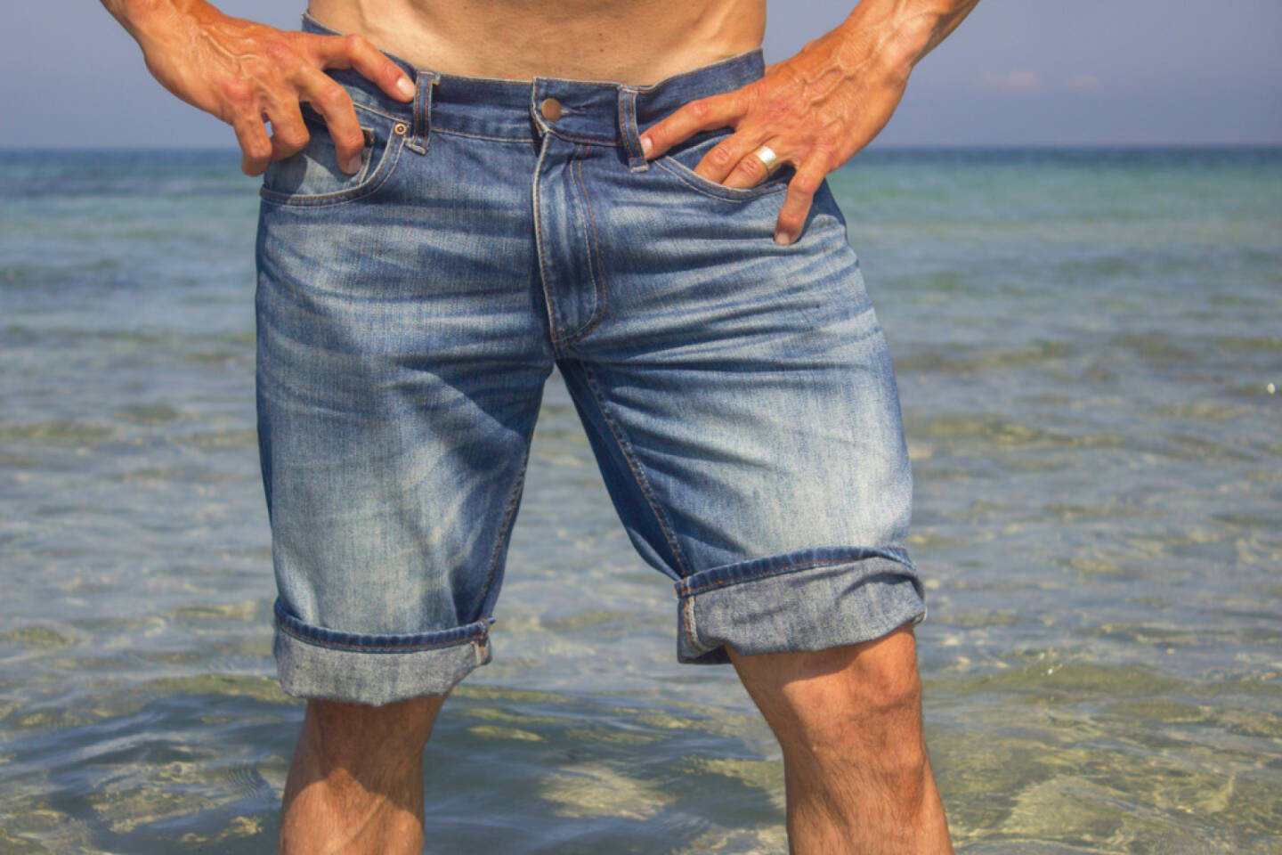 Shorts, Hosen, http://www.shutterstock.com/de/pic-198943898/stock-photo-man-wearing-jeans-shorts-standing-in-the-sea-water-legs-closeup.html