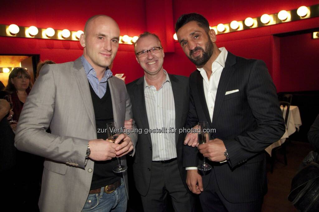 Marco Fidanzia (Wiener Bezirksblatt), Wiener Bezirksblatt-Chefredakteur Hans Steiner, Thai-Boxer Fadi Merza, © leisure.at/Arman Rastegar (07.11.2014) 