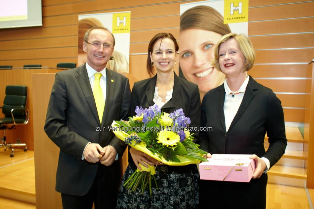 Hilfswerk Präsident Othmar Karas mit Familienninisterin Sophie Karmasin und Christine Henry-Huthmacher von der Konrad-Adenauer-StiftungHilfswerk: Festenquete 25 Jahre Hilfswerk Österreich mit prominenten Gastreferentinnen, © Aussender (07.11.2014) 