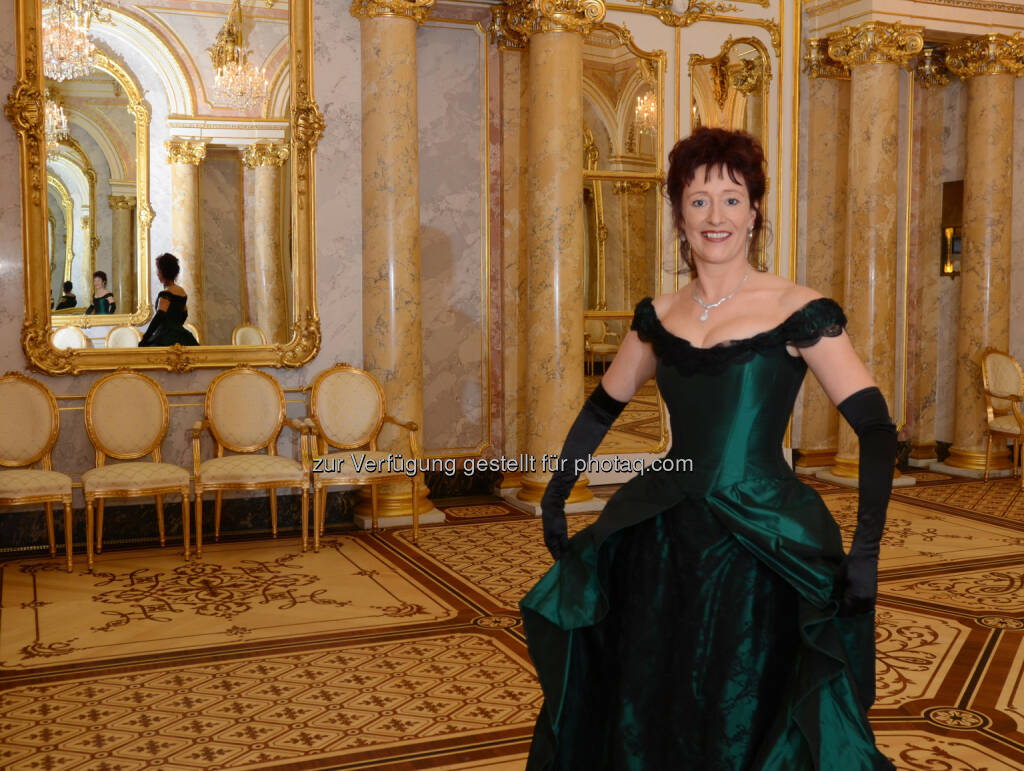 Ulrike Schweikert: Verlagsbüro Karl Schwarzer GmbH: Einmal Prinzessin sein! Deutsche Bestsellerautorin präsentierte im Palais Coburg, © Aussendung (10.11.2014) 