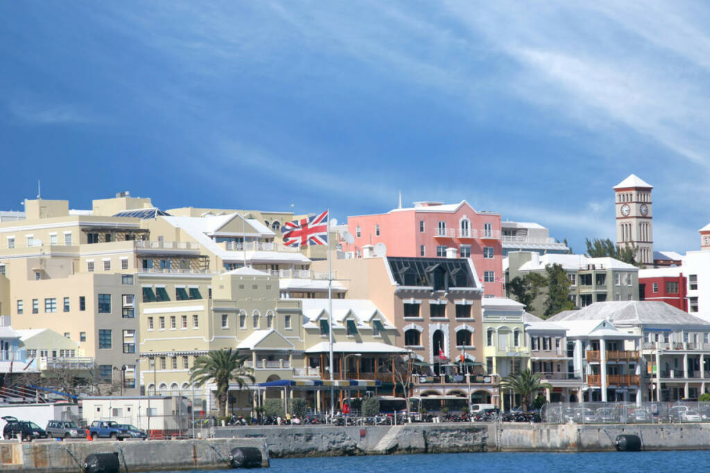 Bermudas, Hamilton, http://www.shutterstock.com/de/pic-17077726/stock-photo-a-view-of-the-busy-waterfront-of-downtown-hamilton-bermuda.html, © (www.shutterstock.com) (12.11.2014) 