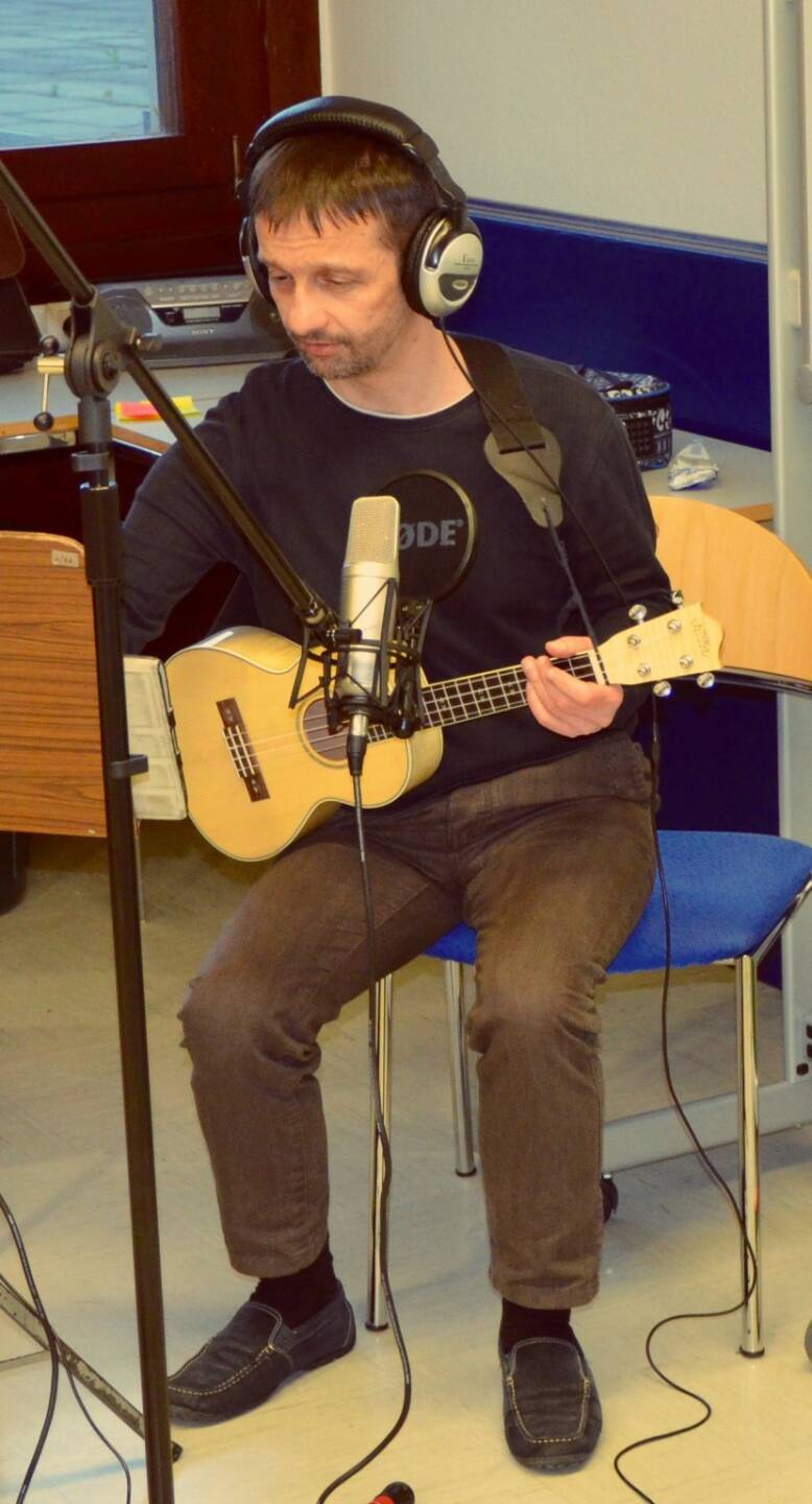 Wolfgang Fuchsbichler (Dozent für Gitarre am Vienna Konservatorium), Part of the ELI Projekt, siehe (und höre) zb. https://www.youtube.com/watch?v=kaXS_gmWiZI  