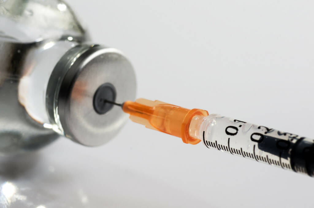 Insulin, Diabetes, Spritze, spritzen, http://www.shutterstock.com/de/pic-154769528/stock-photo-macro-photography-of-a-syringe-ready-to-put-a-vaccine.html, © www.shutterstock.com (13.11.2014) 