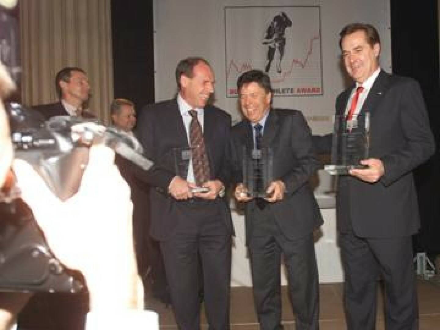 Die grossen Drei im Jahr 1 des Business Athlete Award im Blitzlichtgewitter: (v.li.) Harti Weirather, Peter Schröcksnadel und Rudi Roth
