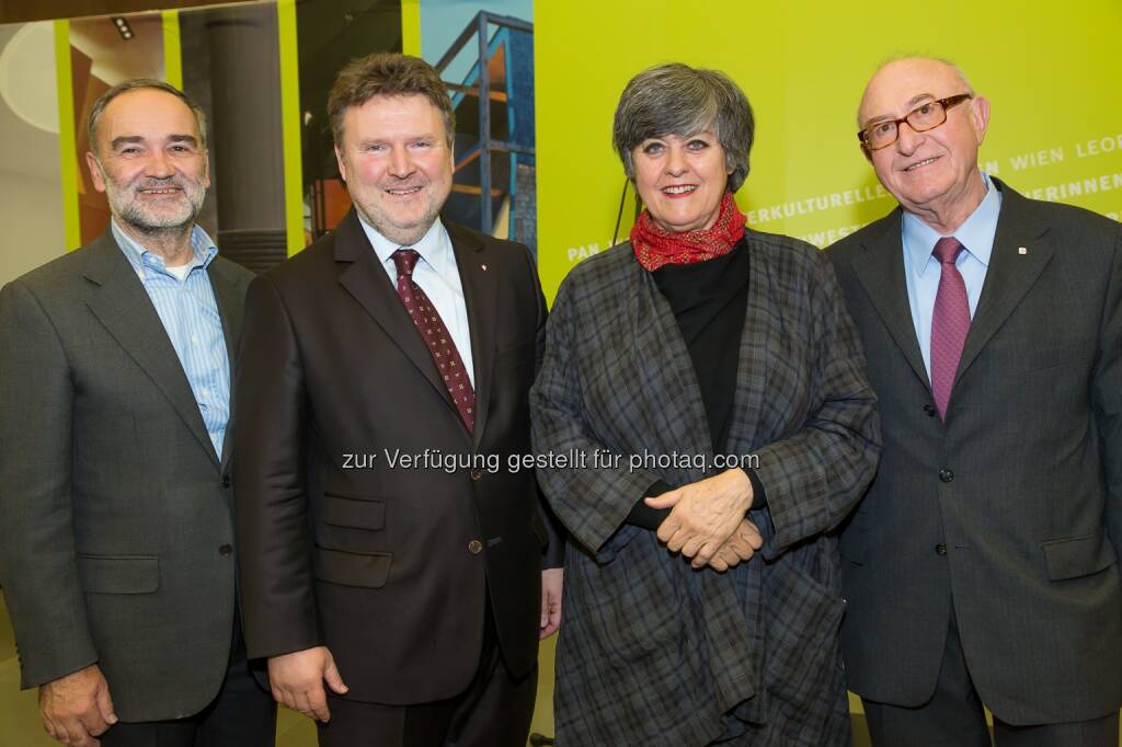 Adolph Stiller (Ausstellungskurator), Michael Ludwig (Stadtrat für Wohnen, Wohnbau und Stadterneuerung), Prof. Maria Auböck (Vizepräsidentin der Zentralvereinigung der ArchitektInnen Österreichs), Günter Geyer (Generaldirektor Wiener Städtische Versicherungsverein): Wiener Städtische Versicherungsverein: Architektur im Ringturm: Ausstellungseröffnung Bauherrenpreis 2014, © Aussendung (18.11.2014) 