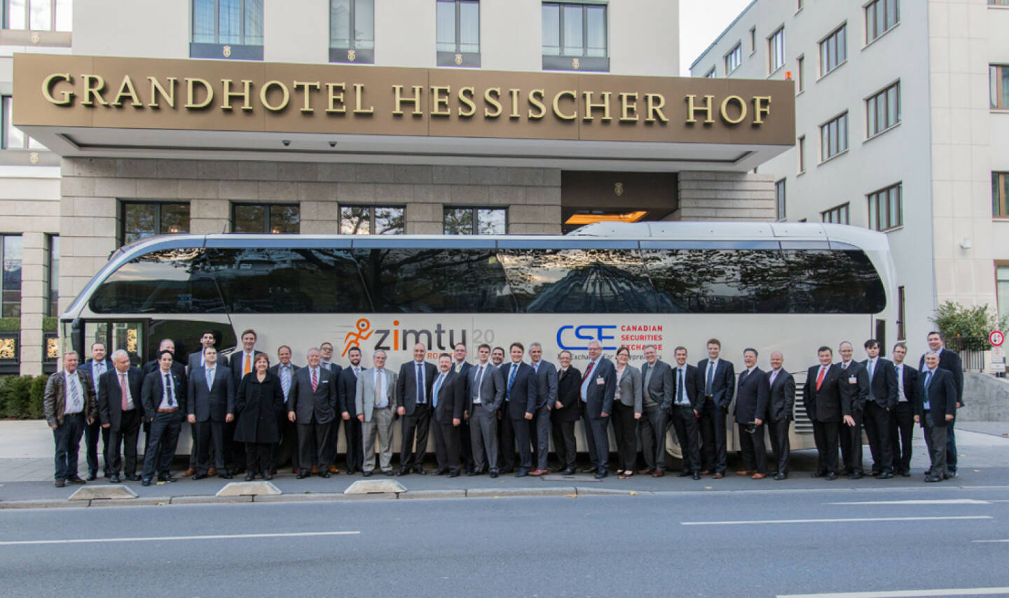 Zimtu Roadtrip in Frankfurt vor em Grandhotel Hessischer Hof