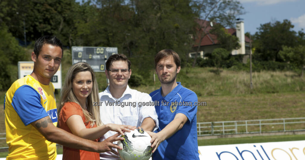 Gold (-Unterstützer) und Fussball: Markus Pink (Vienna), Nina Krist (philoro), Rene Brückler (philoro), Lorenz Kirchschlager (Vienna) (c) Nikolaus Ostermann  (06.02.2013) 