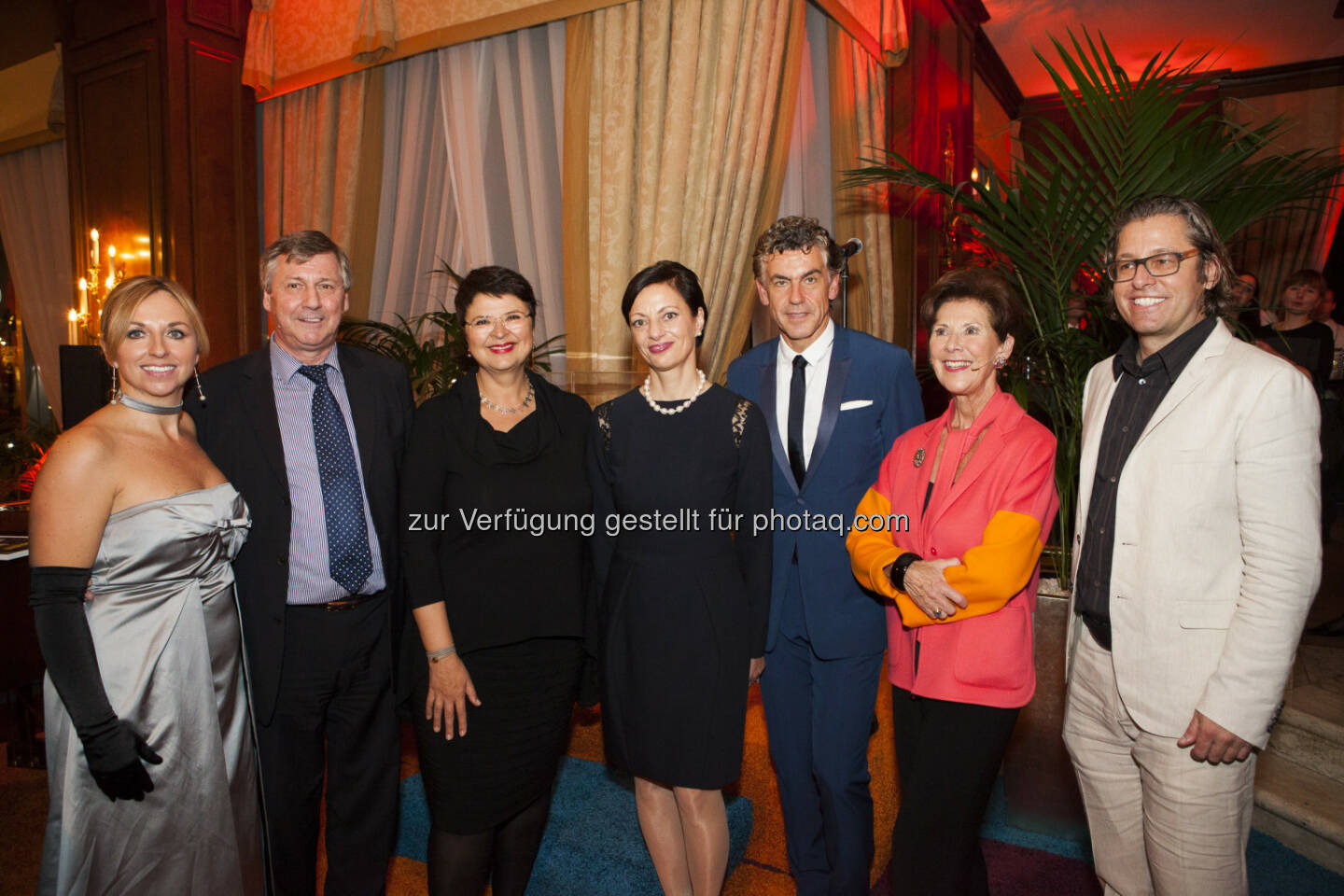 Daniela Enzi (Geschäftsführerin WertInvest), Bezirksvorsteher für den 3. Bezirk Erich Hohenberger, Vizebürgermeisterin Renate Brauner, InterContinental Managerin Brigitte Trattner, Eigentümer Michael Tojner, Moderatorin Ingrid Wendl und Buchautor Erich Bernard (Bild: Hammerschmid/WertInvest)