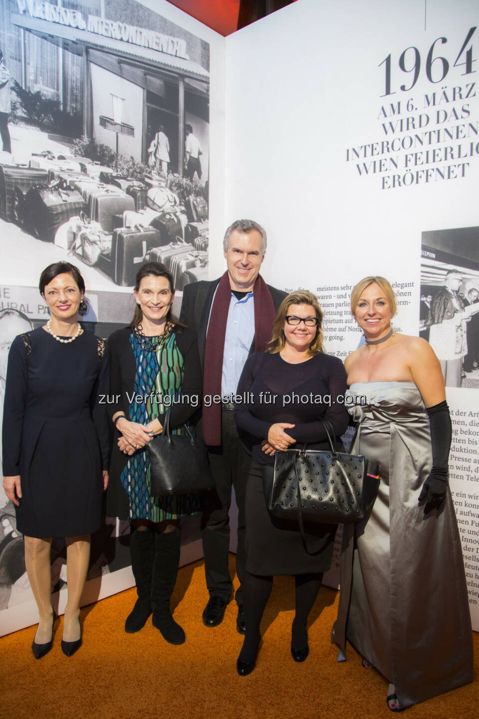InterContinental Managerin Brigitte Trattner, MAK-Direktor Christoph Thun-Hohenstein mit seiner Frau, Vienna Design-Week Direktorin Lilli Hollein, Daniela Enzi (Geschäftsführerin WertInvest) (Bild: Hammerschmid/WertInvest)