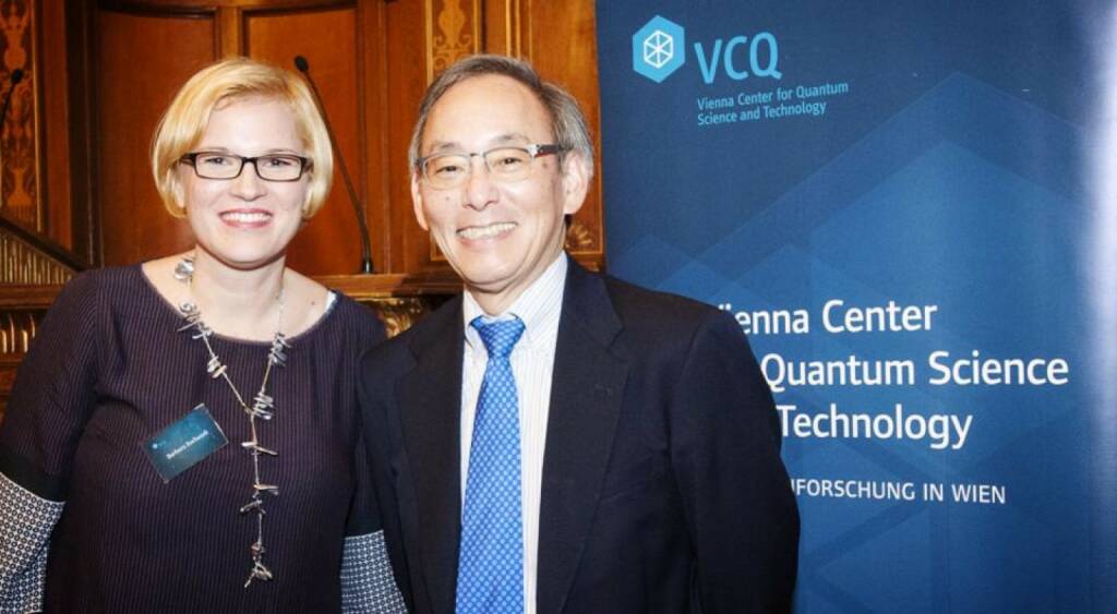 Barbara Suchanek (Vienna Center for Quantum Science and Technology) begrüsst Steven Chu (ehem. Energieminister USA und Physik Nobelpreisträger 1997) in Wien © J. Godany, © Aussender (22.11.2014) 