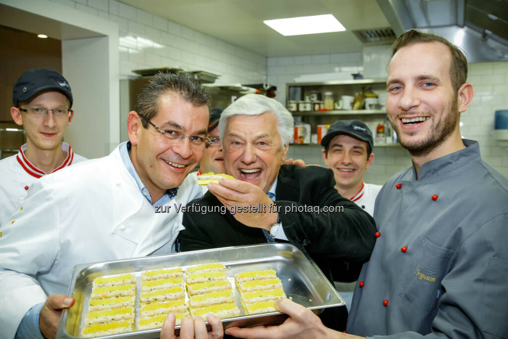 Starkoch Werner Matt mit seinem ehemaligen Schüler Marcel Vanic (Küchenchef Cuisino Velden) und dem Küchenchef des Cuisino Wien James Ferguson - Casinos Austria lud zur Restauranteröffnung (Bild: Christian Husar), © Aussendung (25.11.2014) 