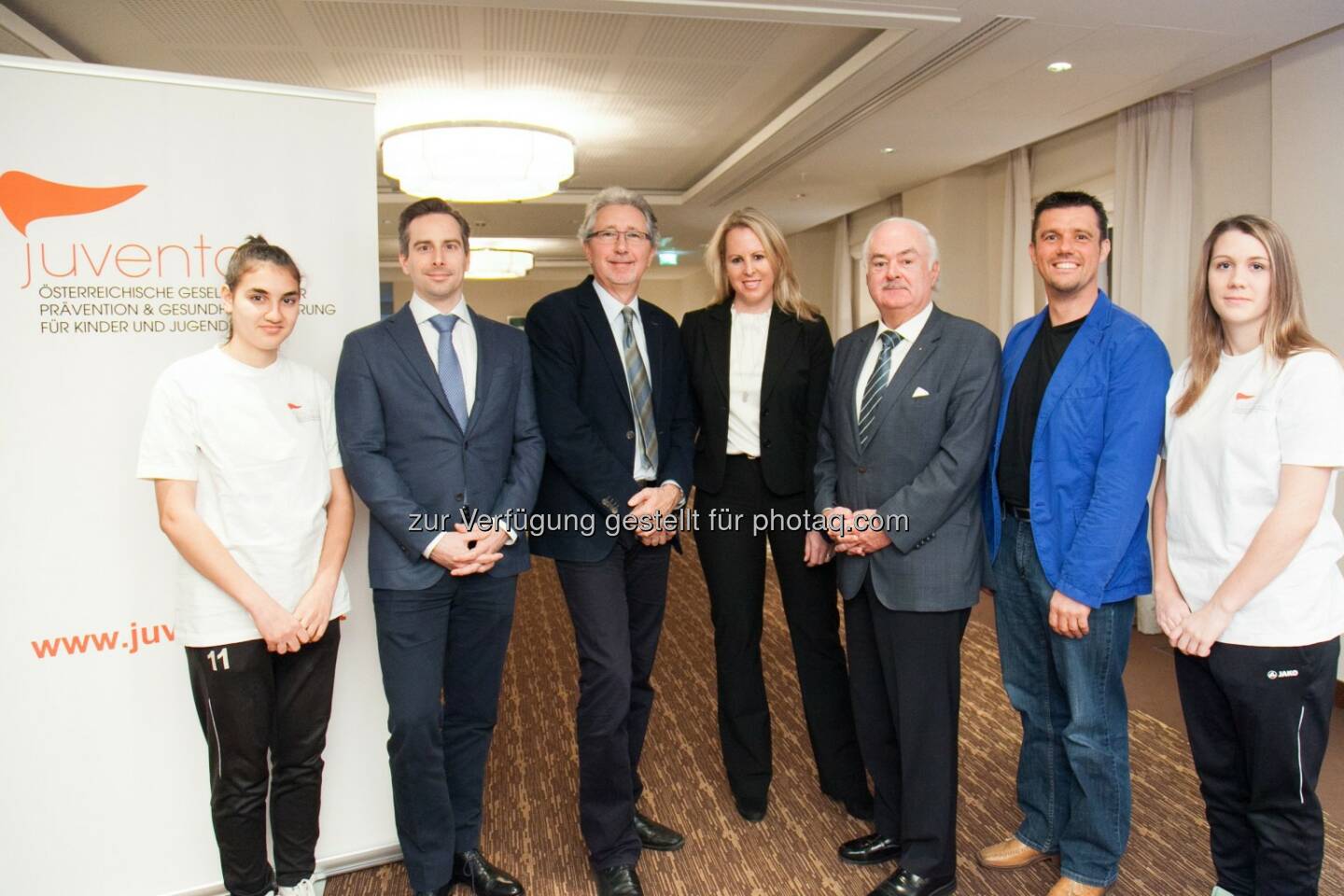 Fatma Sahin (Fußballerin), Christof Radler (Orthopäde, Juventas Medizinischer Beirat), Miklos Pinter (Pädiater, Juventas Obmann), Kathrin Hoffmann (Juventas Gründungsmitglied), Kurt Widhalm (Pädiater, Juventas Medizinischer Beirat), Karlheinz Piringer (Sportlehrer, Juventas Gründungsmitglied), Tatjana Wimmer (Fußballerin): Juventas - Ombudsverein für Gesundheit von Kindern und Jugendlichen stellt Fortsetzung von Mutter-Kind-Pass vor