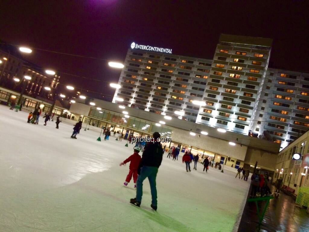 Eislaufen, Eislaufplatz, Heumarkt, Hotel Intercontinental, Winter, Sport, Wintersport, © photaq (29.11.2014) 