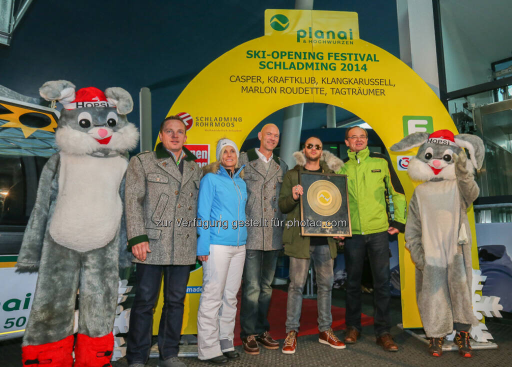 Planai GF Georg Bliem, Hansjörg Stocker (TV Schladming-Rohrmoos) und BM Jürgen Winter Marlon Roudette: Planai-Hochwurzen-Bahnen GmbH: Party hoch 5 auf der Planai, © Aussendung (29.11.2014) 