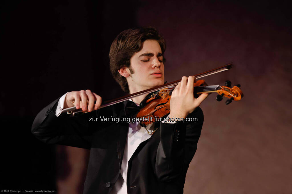 Emmanuel Tjeknavorian: Universität für Musik und darstellende Kunst Wien: 19-jähriger Geiger gewinnt Casinos Austria Rising Star Award, © Aussender (29.11.2014) 