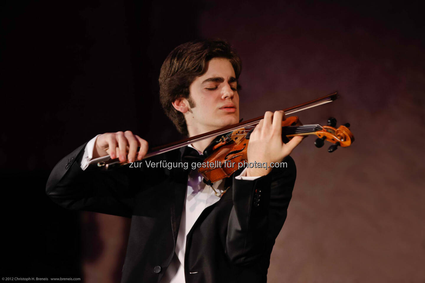 Emmanuel Tjeknavorian: Universität für Musik und darstellende Kunst Wien: 19-jähriger Geiger gewinnt Casinos Austria Rising Star Award