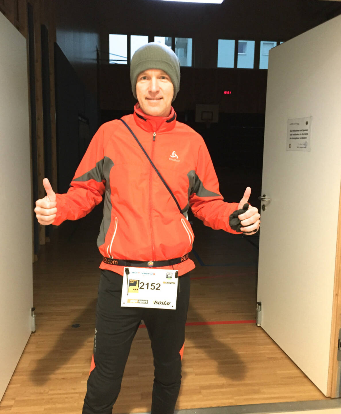 Christian Drastil, Runplugged, mit Runplugged-Startnummerngurt, der Blog zum Lauf http://christian-drastil.com/blog/2014/12/01/trotz_kalte_heiss_beim_modlinger_altstadt_adventlauf 