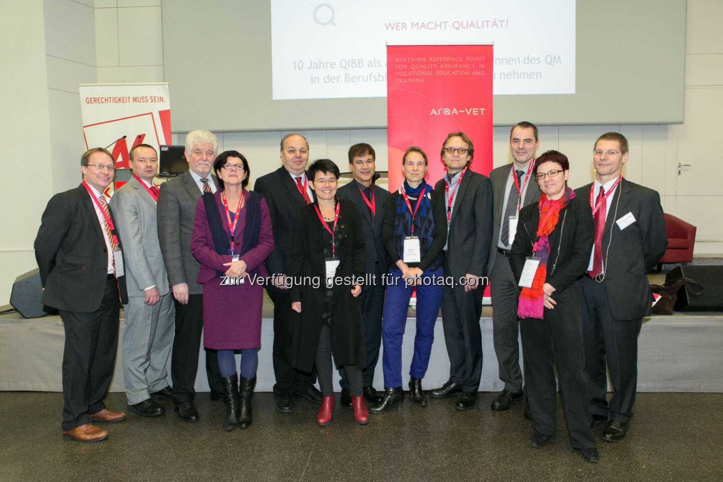 Hubert Dürrstein (Geschäftsführer OeAD-GmbH, 3.v.l.) und Christian Dorninger (Sektionschef BMBF, 5.v.l.), rechts von ihm die Keynote speaker der Konferenz Hans-Anand Pant (IQB Berlin), Melanie Ehren (University of London) und Karl Wilbers (Universität Erlangen-Nürnberg), und rechts im Bild: Franz Gramlinger (Leiter ARQA-VET, OeAD-GmbH): OeAD (Österreichische Austauschdienst)-GmbH: 6. Qualitätsnetzwerk-Konferenz für die Berufsbildung in Österreich (C) Martina Draper