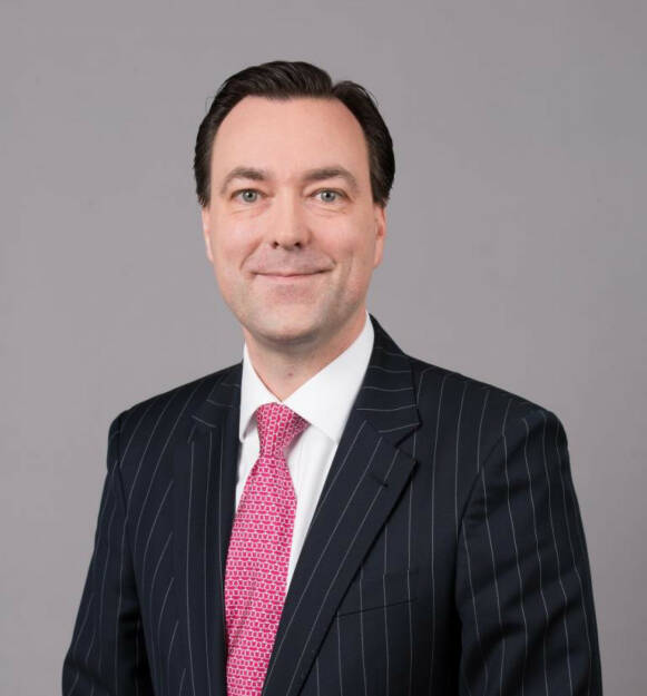 Martin Kühle, Investment Director Convertible Bonds bei Schroders Investment Management: „Die anhaltende Volatilität an den Aktienmärkten wird der Assetklasse Wandelanleihen auch 2015 ein attraktives Chancen-Risiko-Profil verleihen. Darüber hinaus bieten sehr günstige Bewertungen eine optimale Einstiegsoption für Investoren“., © Aussendung (04.12.2014)