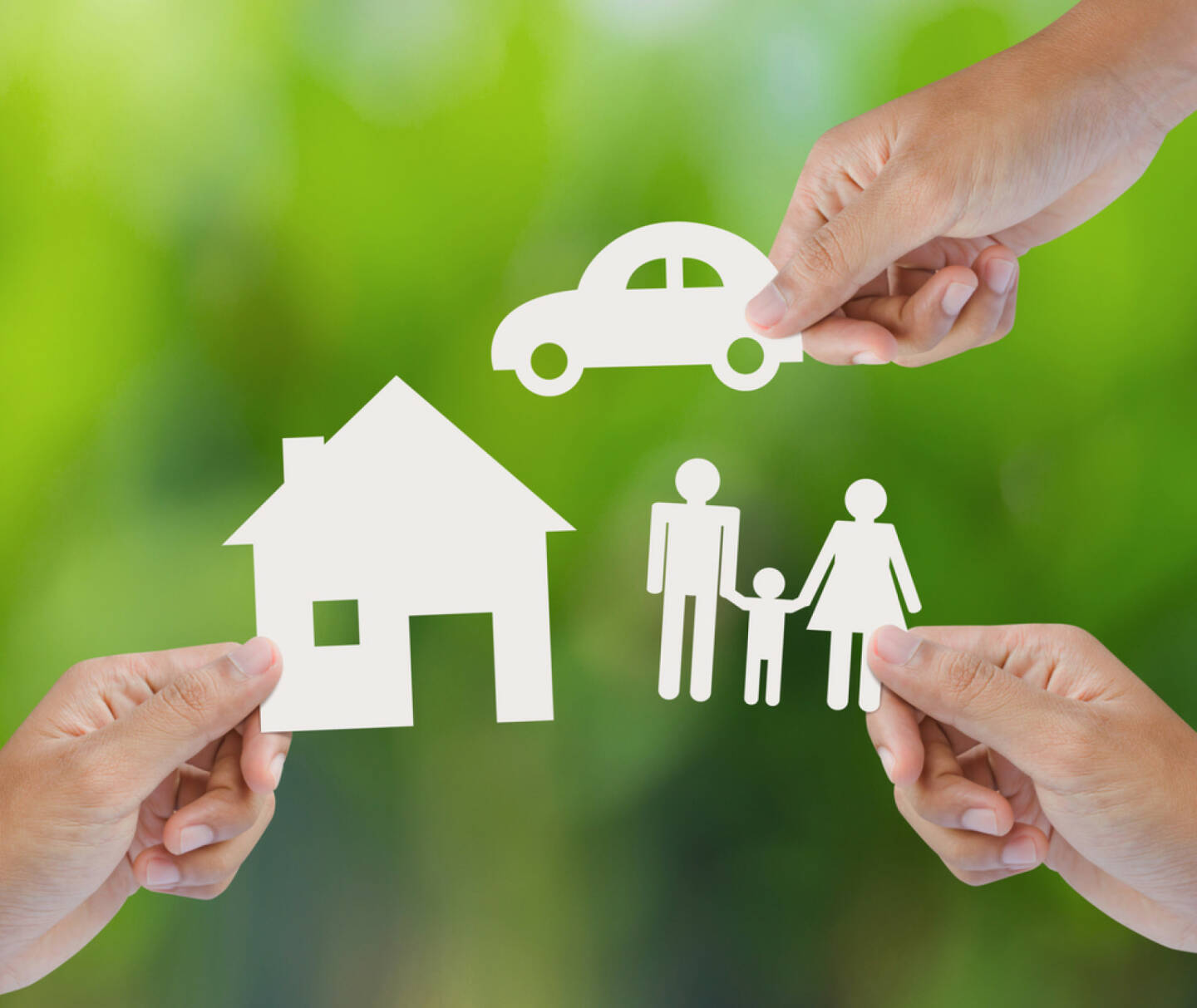 Versicherer, Familie, Haus, Versicherung, Sicherheit, http://www.shutterstock.com/de/pic-161784542/stock-photo-hand-holding-a-paper-home-car-family-on-green-background-insurance-concept.html