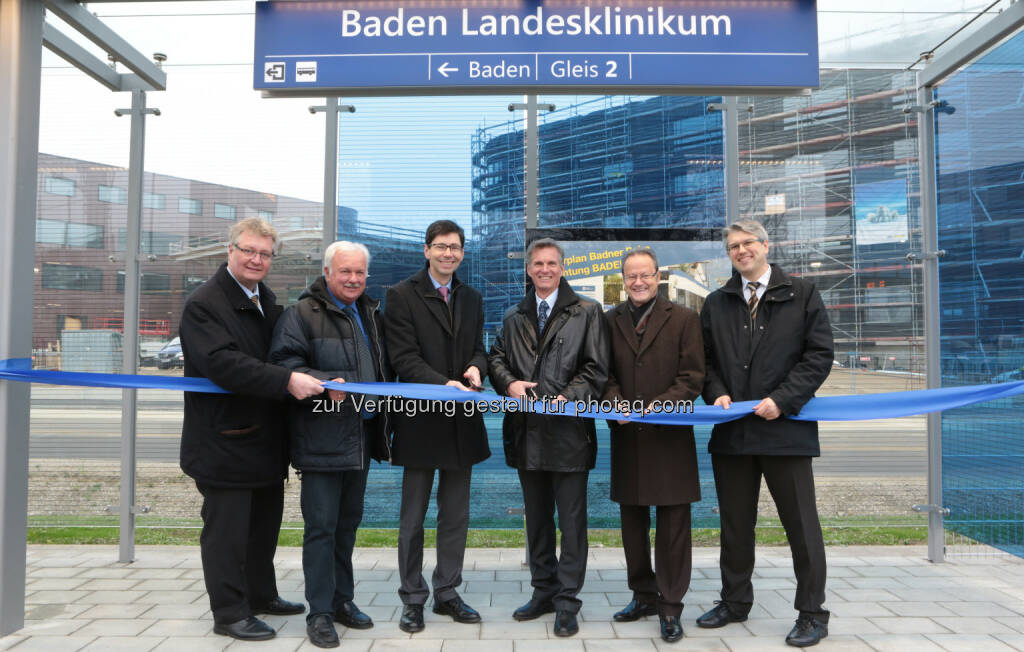 LAbg. Bgm. Christoph Kainz, Bgm. Kurt Staska, WLB-Vorstandsdirektor Franz Stöger, WLB-Vorstandsdirektor Thomas Duschek, KH-BW Helmut Krenn, Wolfgang Hassler: Wiener Lokalbahnen eröffnen 36. Badner Bahn-Haltestelle, © Aussendung (15.12.2014) 