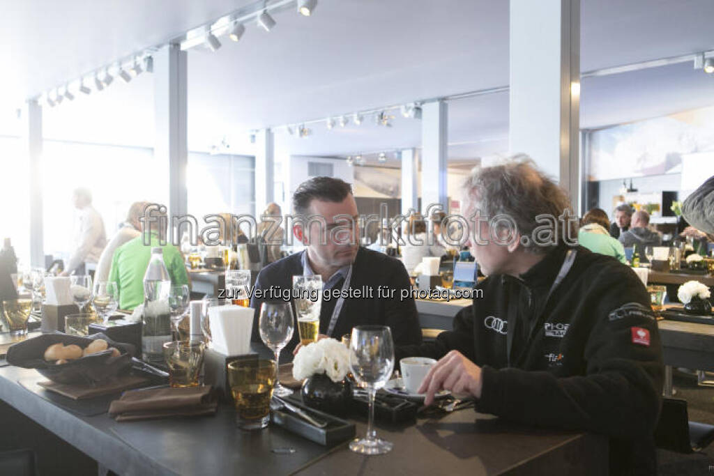 Herausgeber-Talk in Schladming: Gerhard Kürner (Herausgeber der voestalpine-Medien bzw. auch von http://www.dakyrna.at ) spricht mit finanzmarktfoto.at-Herausgeber Christian Drastil - mehr Fotos unter http://finanzmarktfoto.at/page/index/209 (09.02.2013) 