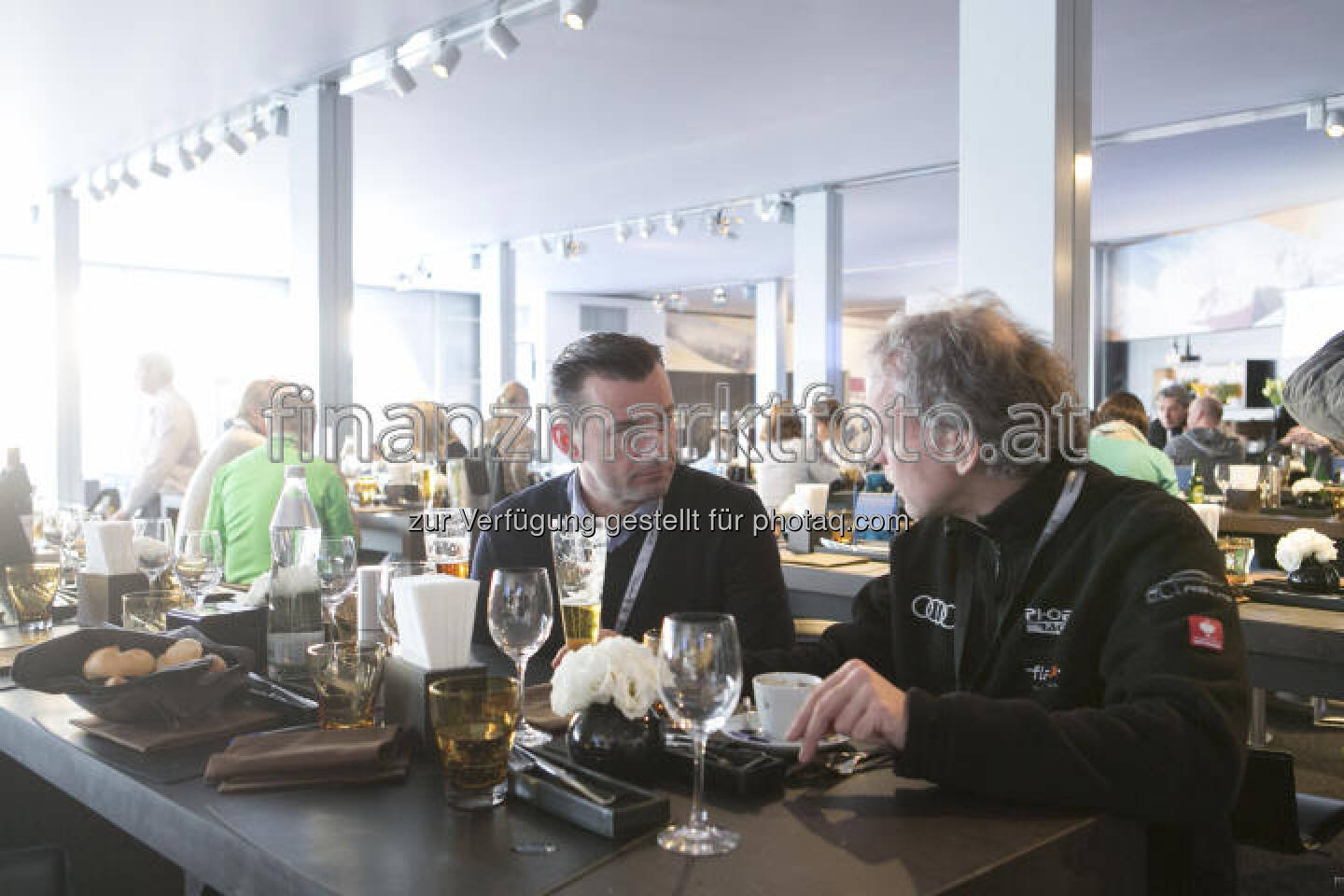 Herausgeber-Talk in Schladming: Gerhard Kürner (Herausgeber der voestalpine-Medien bzw. auch von http://www.dakyrna.at ) spricht mit finanzmarktfoto.at-Herausgeber Christian Drastil - mehr Fotos unter http://finanzmarktfoto.at/page/index/209