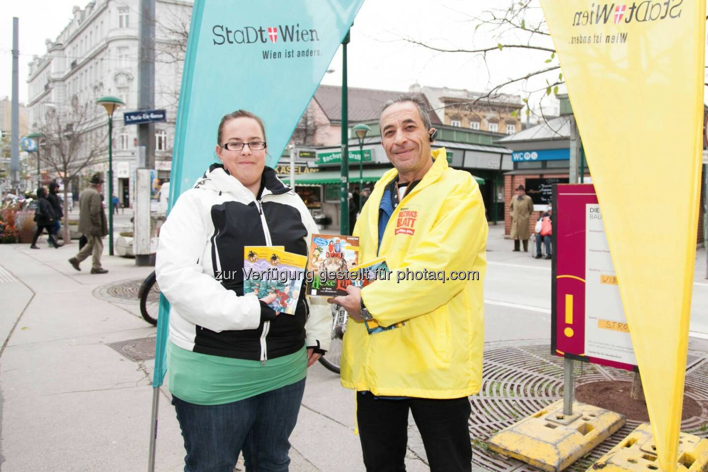 Wiener Bezirksblatt-Aktion verschenkte in den letzten Wochen tausende Bücher an Literaturfans. Verteilt wurde unter anderem auf zahlreichen Märkten und in Einkaufszentren.