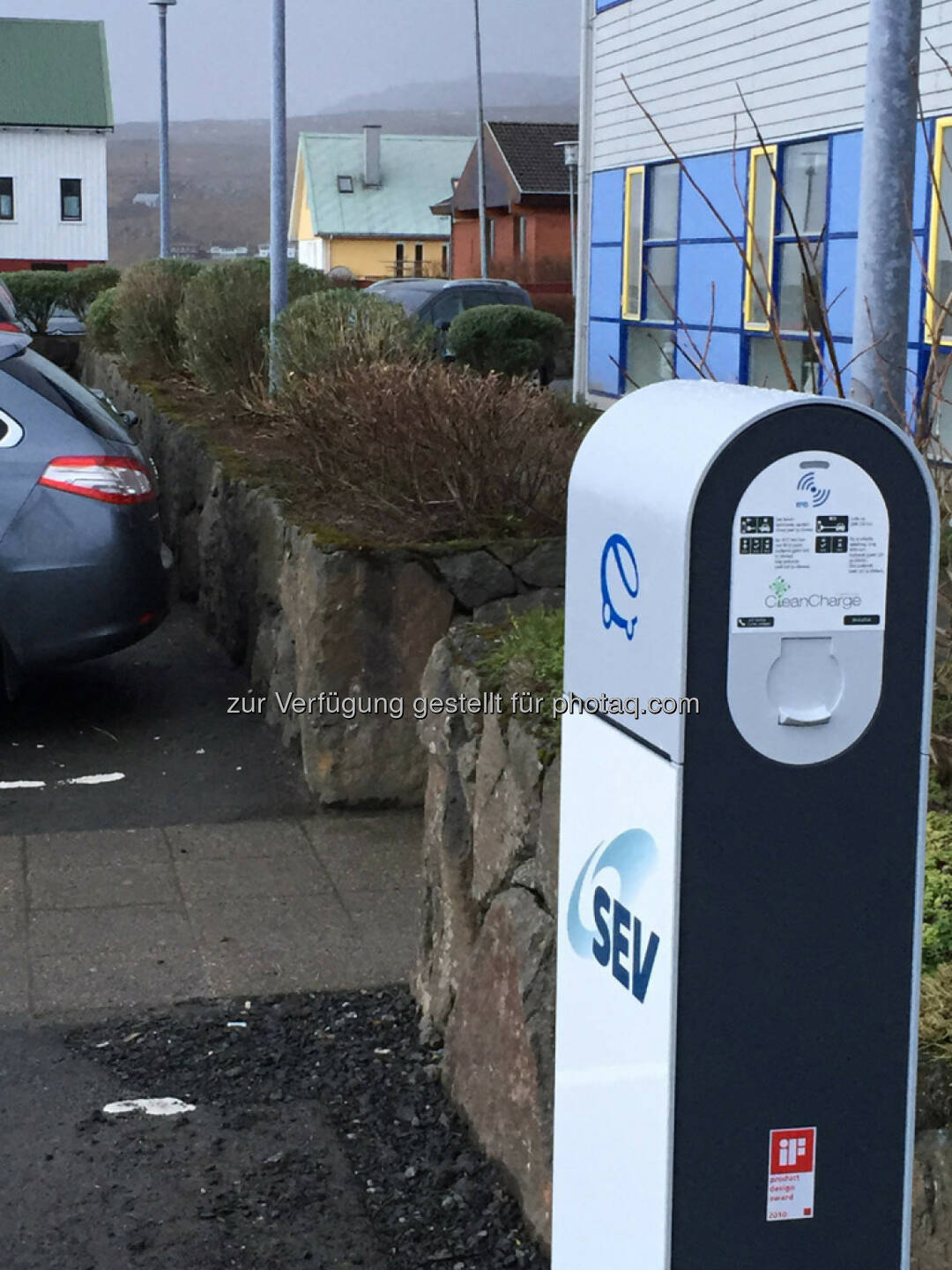 RWE weiht gemeinsam mit Partner Ladepunkt für Elektroautos auf den Färöer-Inseln ein.