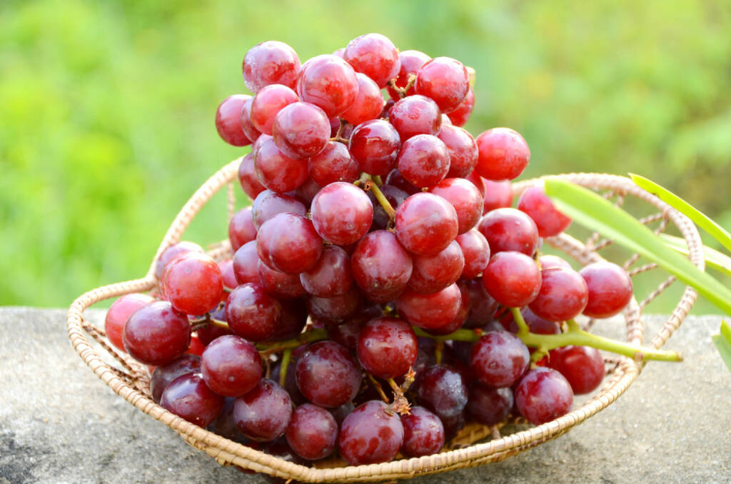 Weintrauben, rote Weintrauben, Superfruits, http://www.shutterstock.com/de/pic-112038134/stock-photo-seedless-purple-grape.html, © www.shutterstock.com (24.12.2014) 