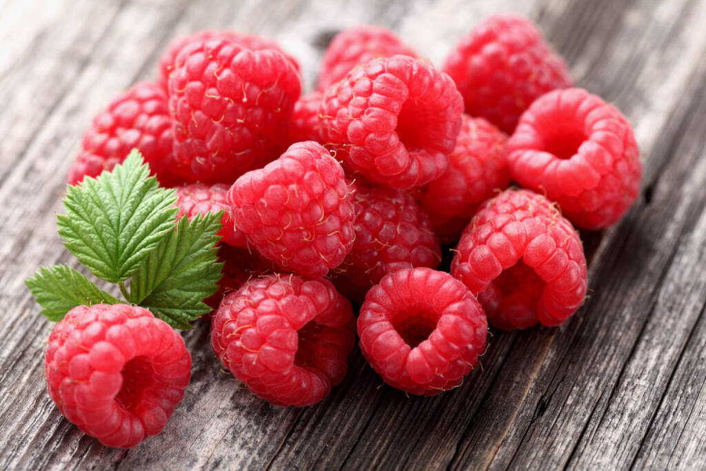 Himbeeren, Frucht, Früchte, Superfruit, http://www.shutterstock.com/de/pic-137478764/stock-photo-heap-of-raspberry.html, © www.shutterstock.com (25.12.2014) 