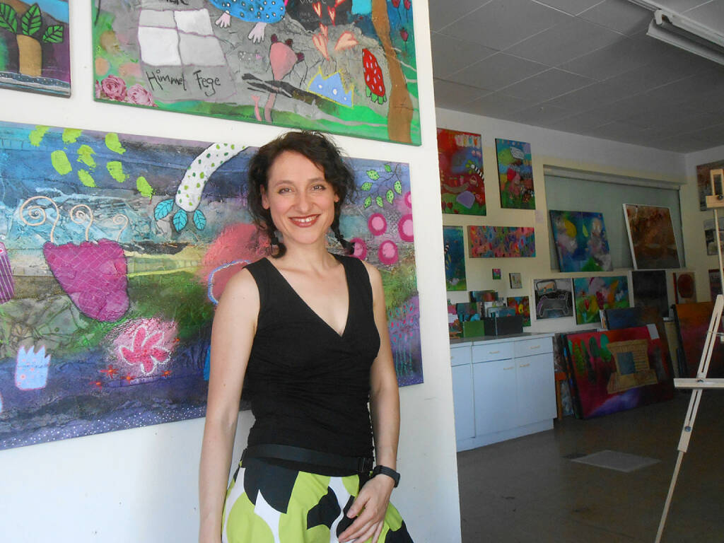 Franziska Schmalzl: Mein Foto des Jahres 2014 zeigt mich in meinem burgenländischen Atelier – 70 m2, die meine Welt bedeuten, in der ich uneingeschränkt glücklich bin -  www.franziskaschmalzl.at (26.12.2014) 