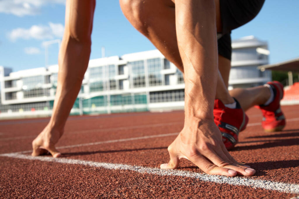 Laufen, Läufer, Start, http://www.shutterstock.com/de/pic-73628677/stock-photo-young-muscular-athlete-is-at-the-start-of-the-treadmill-at-the-stadium.html, © www.shutterstock.com (27.12.2014) 