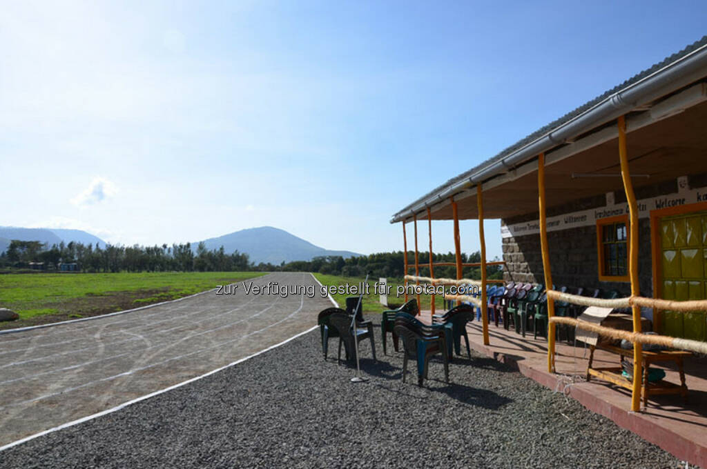 Eröffnung des Run2gether- Kiambogo Primary School – Stadium, Aschenbahn, Laufbahn, © Run2gether (07.01.2015) 